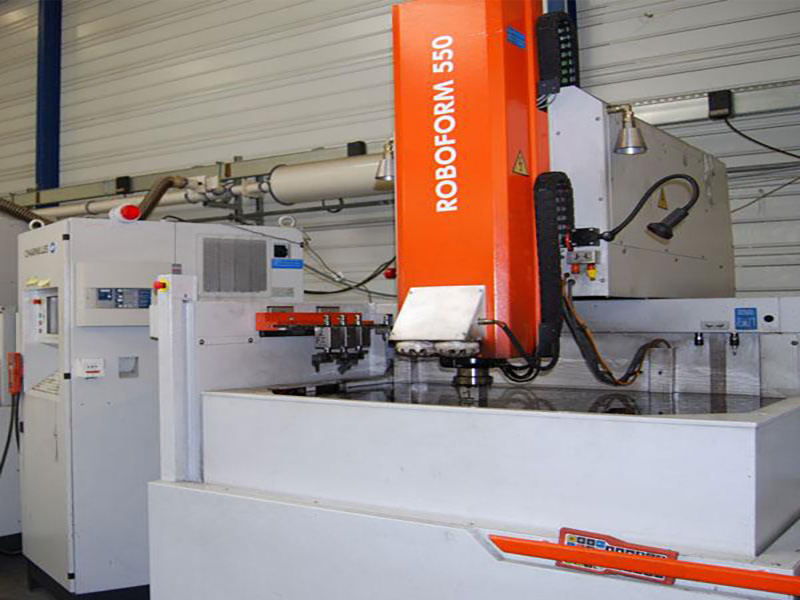 Comment choisir la machine de découpe par électro-érosion adaptée à mes besoins à Saint-Ouen-l'Aumône ?